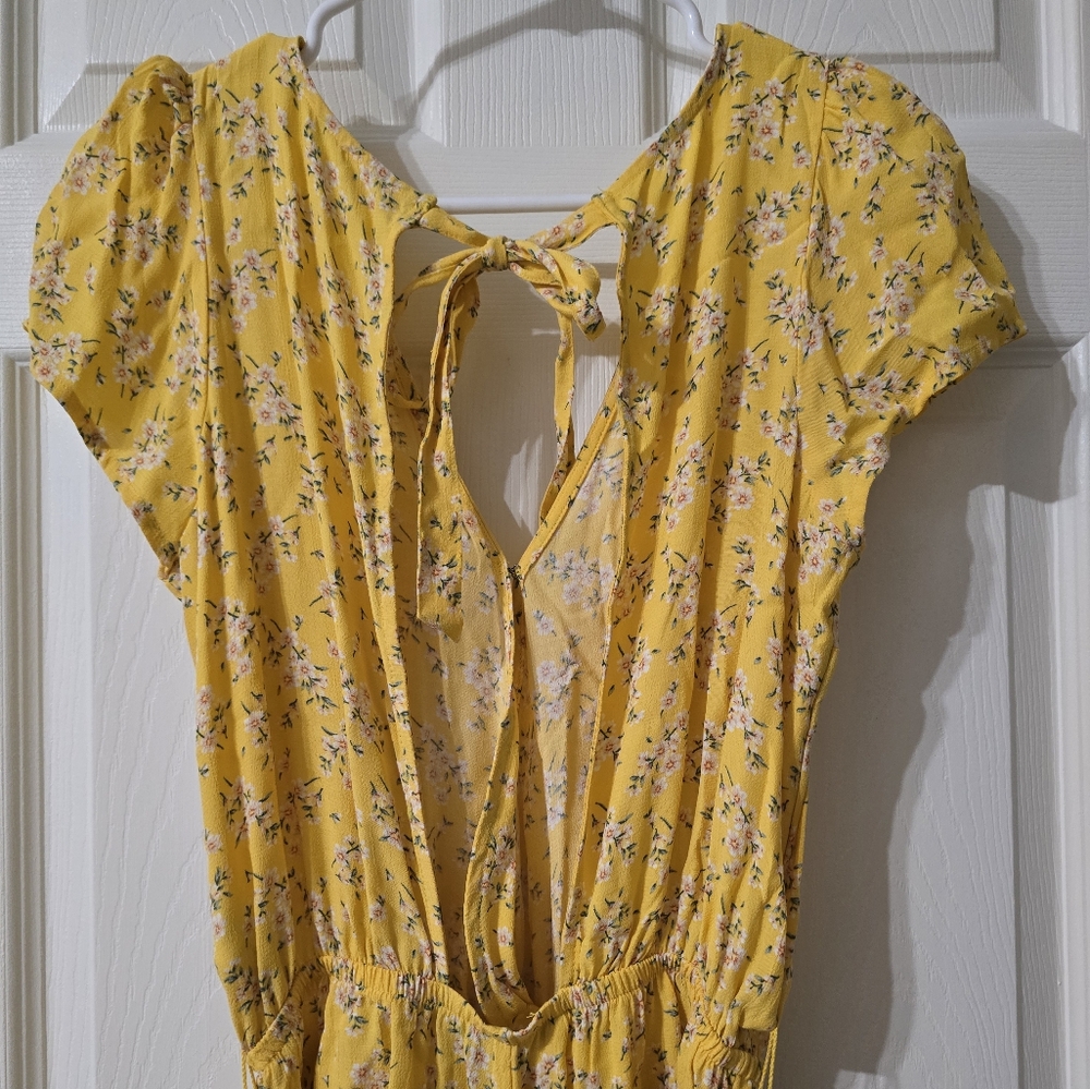 American Eagle Wrap Front Open Back Romper, Yellow Floral Print, Tie Waist, EUC! - Picture 8 of 15